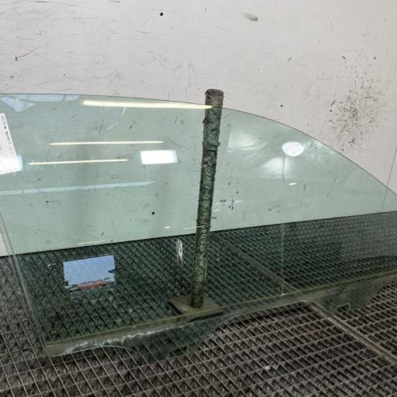 Vitre avant droit VOLKSWAGEN POLO 4 Photo n°3