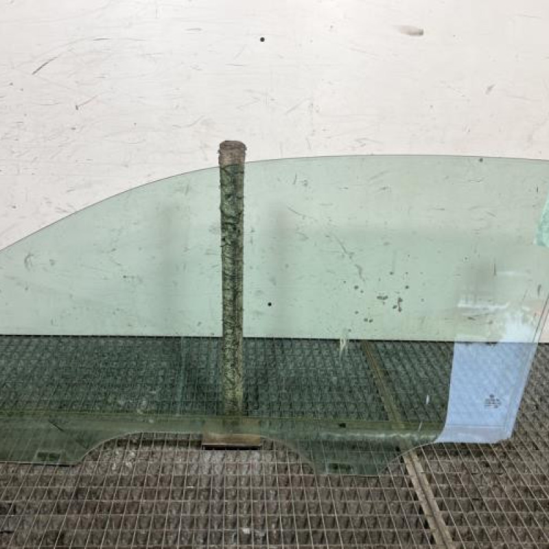 Vitre avant droit VOLKSWAGEN POLO 4 Photo n°4