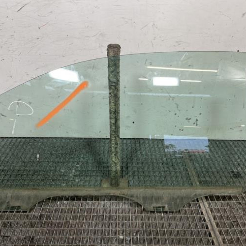 Vitre avant gauche VOLKSWAGEN POLO 4 Photo n°1