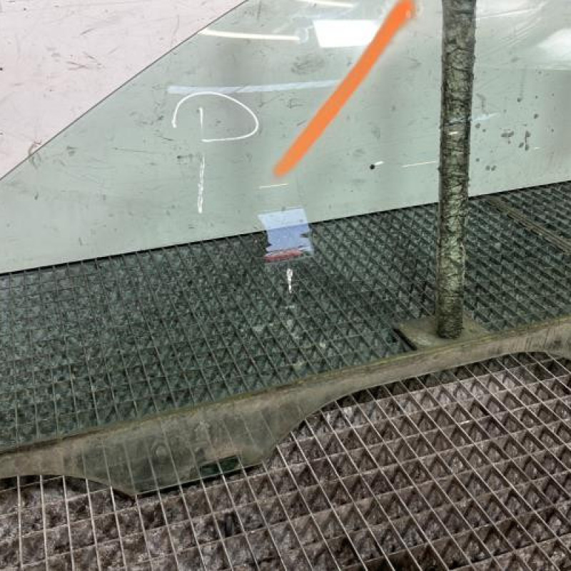 Vitre avant gauche VOLKSWAGEN POLO 4 Photo n°2