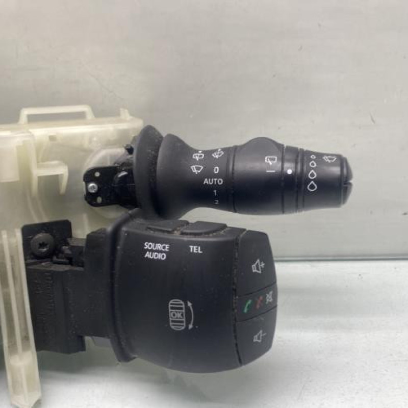 Com (Bloc Contacteur Tournant+Commodo Essuie Glace+Commodo Phare) RENAULT SCENIC 3 Photo n°4