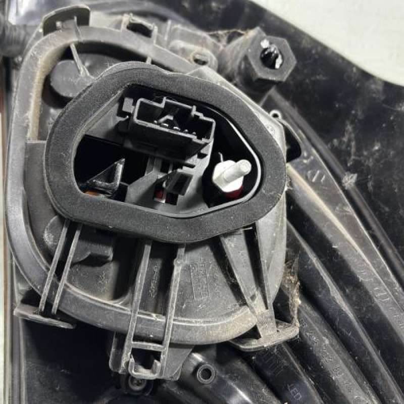 Feu arriere principal gauche (feux) PEUGEOT 208 1 Photo n°3