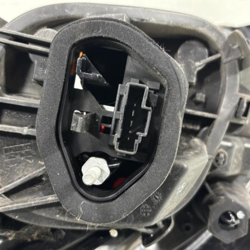 Feu arriere principal gauche (feux) PEUGEOT 208 1 Photo n°6