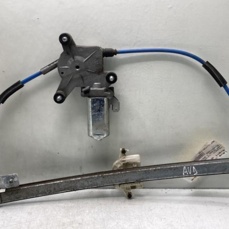 Leve vitre electrique avant droit PEUGEOT 406 Photo n°1