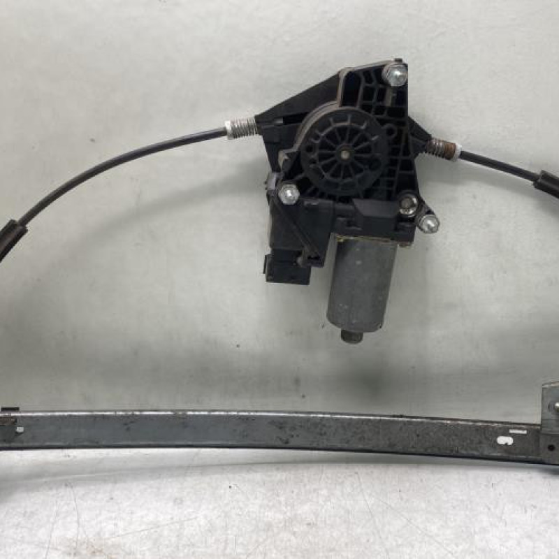 Leve vitre electrique avant gauche PEUGEOT 406 Photo n°1