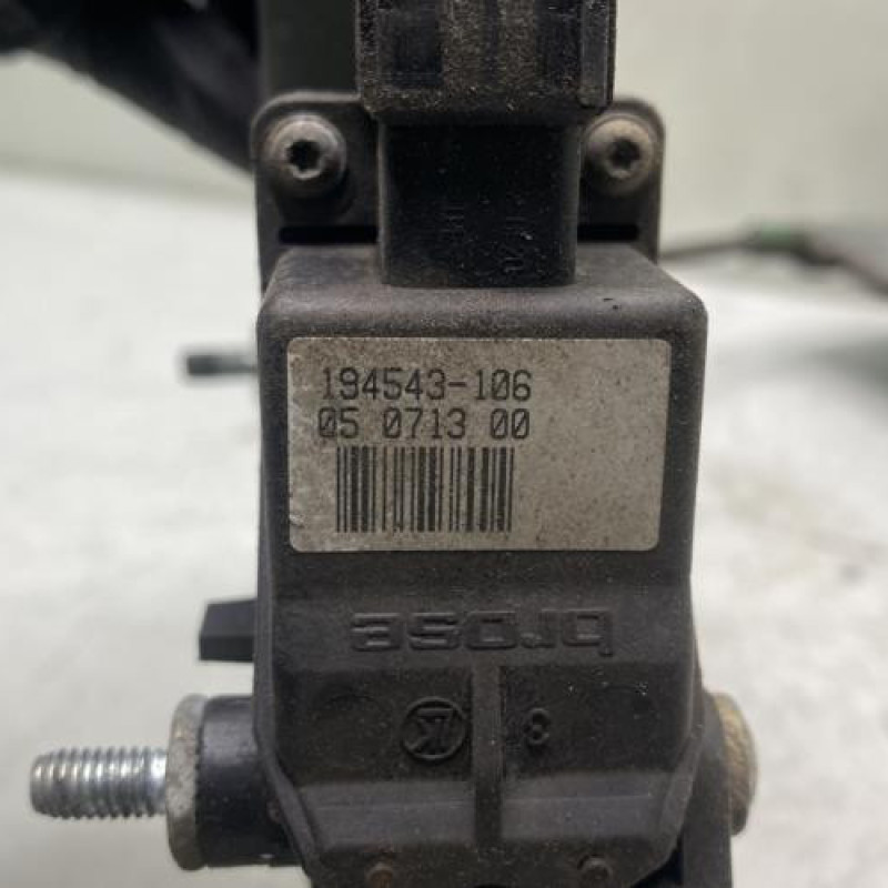 Leve vitre electrique avant gauche PEUGEOT 406 Photo n°8