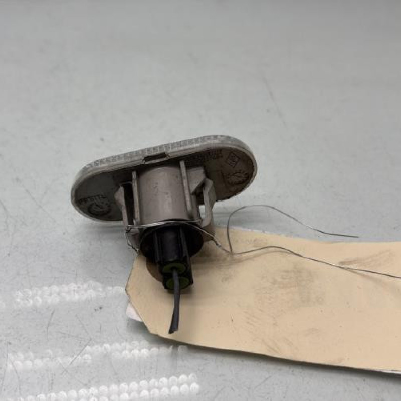 Repetiteur clignotant avant gauche (Feux) RENAULT TWINGO 3 Photo n°2