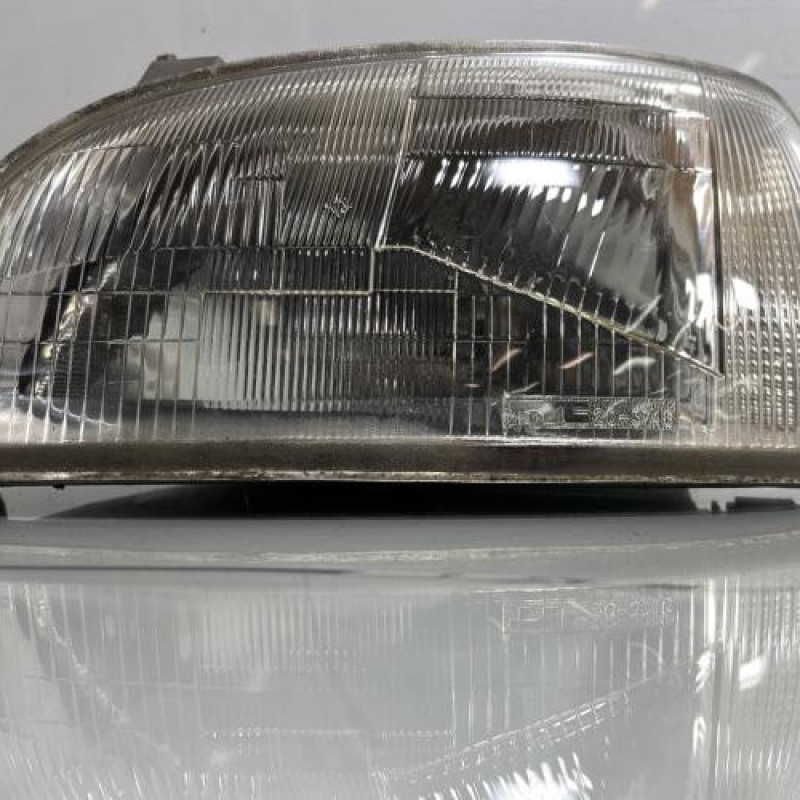 Optique avant principal gauche (feux)(phare) RENAULT CLIO 1 Photo n°1