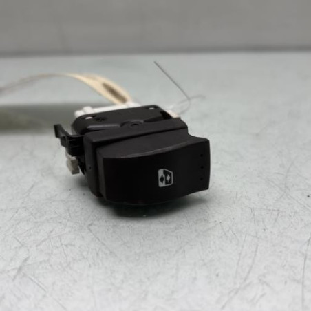 Interrupteur de leve vitre avant droit RENAULT CLIO 2 CAMPUS Photo n°1