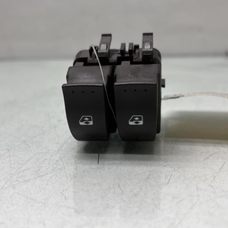 Interrupteur de leve vitre avant gauche RENAULT CLIO 2 CAMPUS Photo n°1