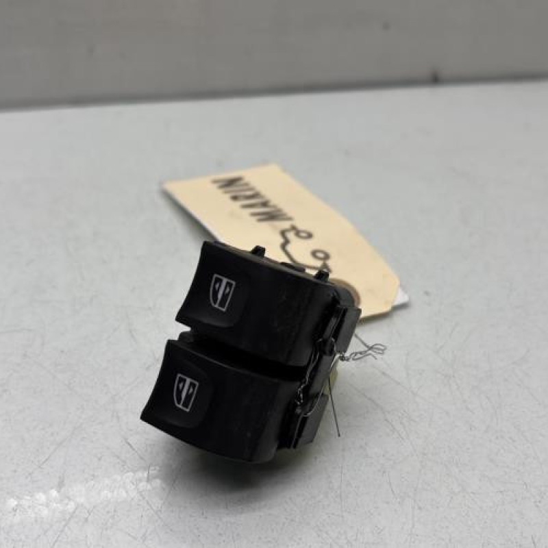 Interrupteur de leve vitre avant gauche RENAULT CLIO 4 Photo n°1