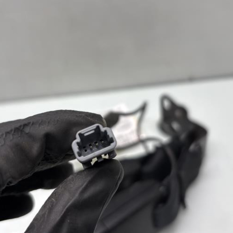 Attache ceinture arriere gauche RENAULT CLIO 4 Photo n°3