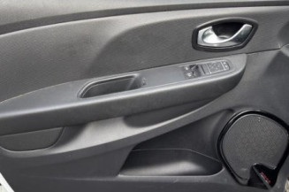 Attache ceinture arriere gauche RENAULT CLIO 4