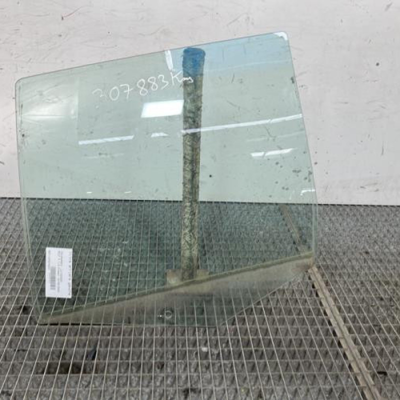 Vitre arriere gauche VOLKSWAGEN GOLF 4 Photo n°1