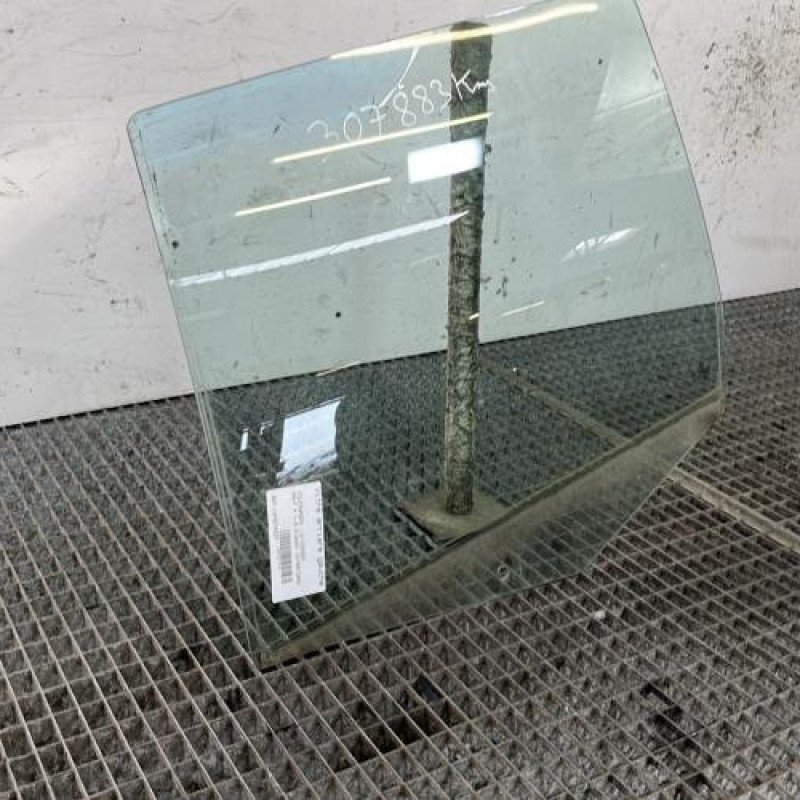 Vitre arriere gauche VOLKSWAGEN GOLF 4 Photo n°2