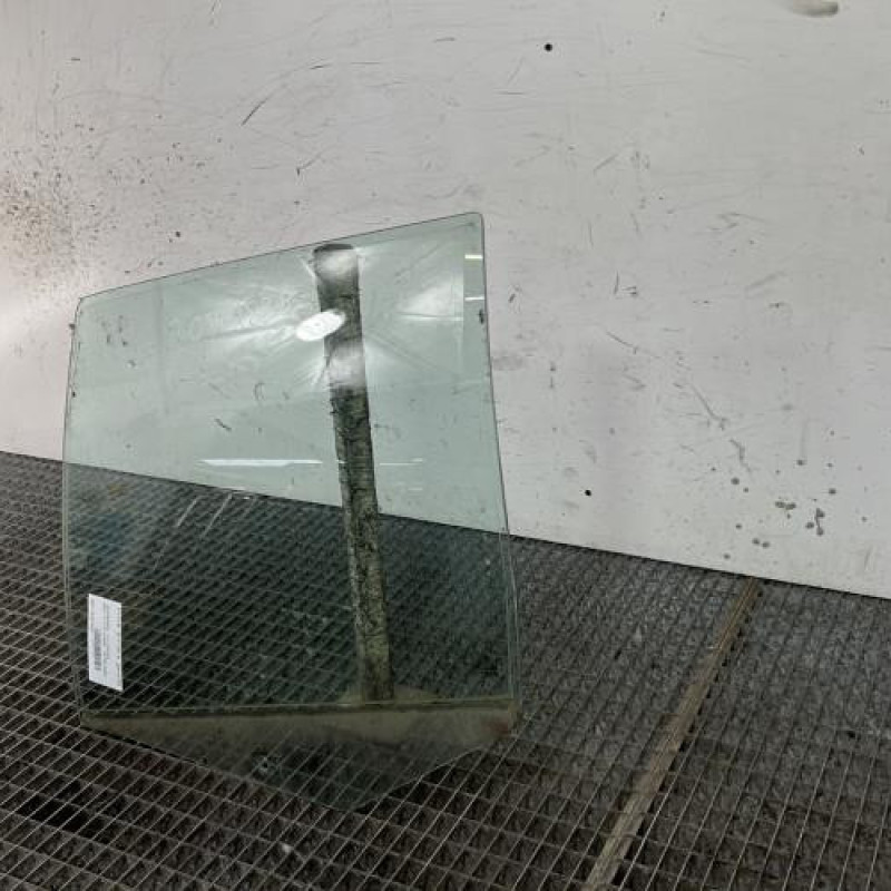 Vitre arriere gauche VOLKSWAGEN GOLF 4 Photo n°3