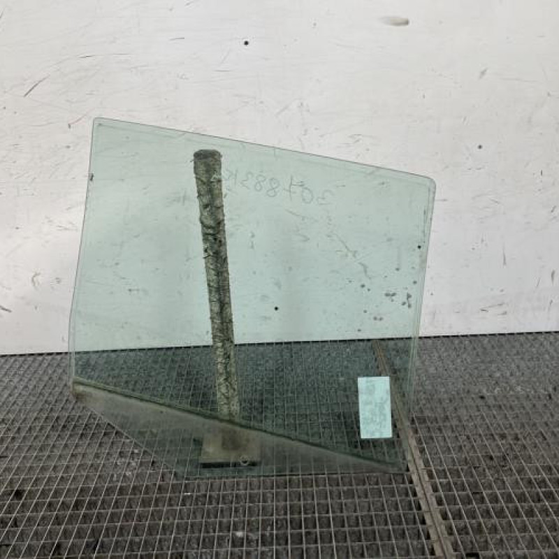 Vitre arriere gauche VOLKSWAGEN GOLF 4 Photo n°4