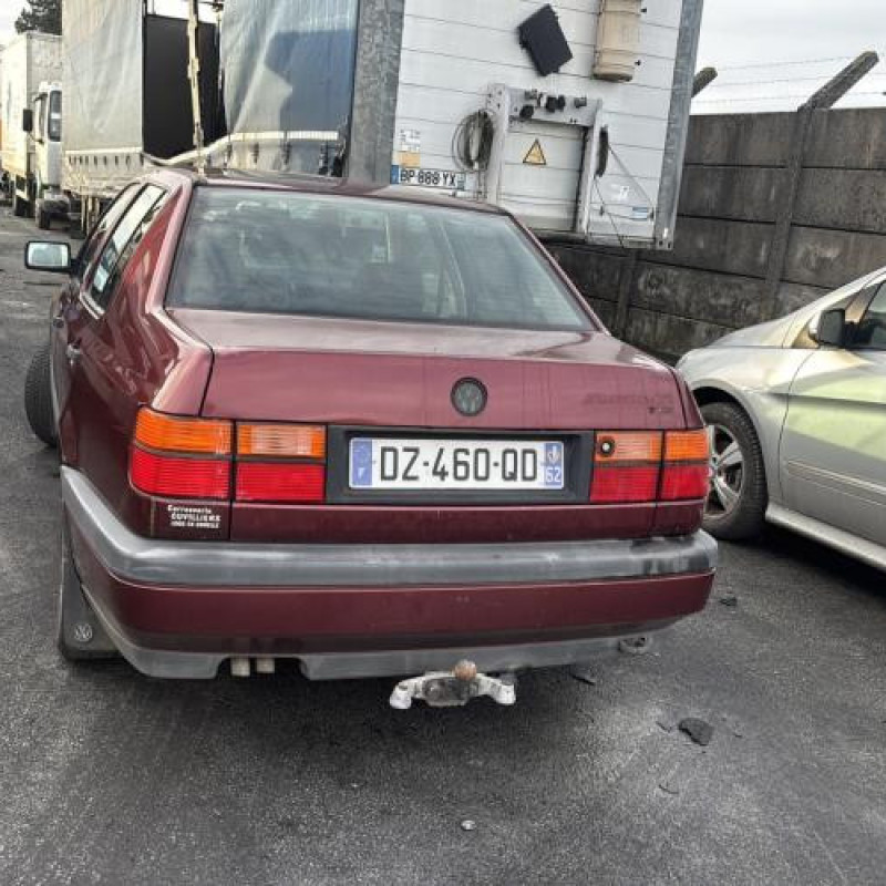 Feu arriere secondaire gauche (feux) VOLKSWAGEN VENTO Photo n°14