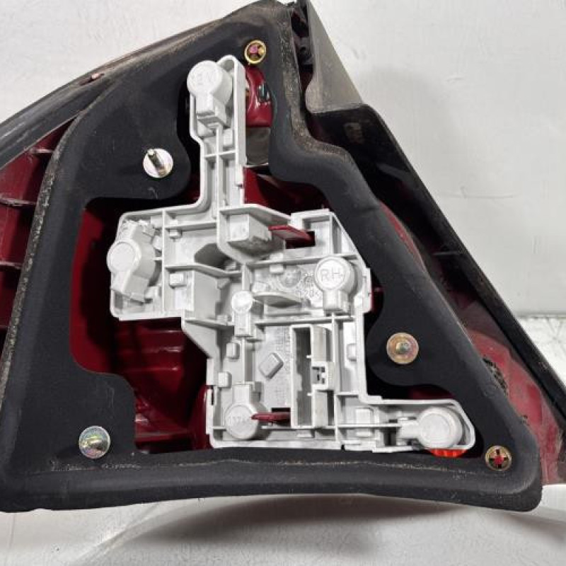 Feu arriere principal droit (feux) FORD MONDEO 2 Photo n°4