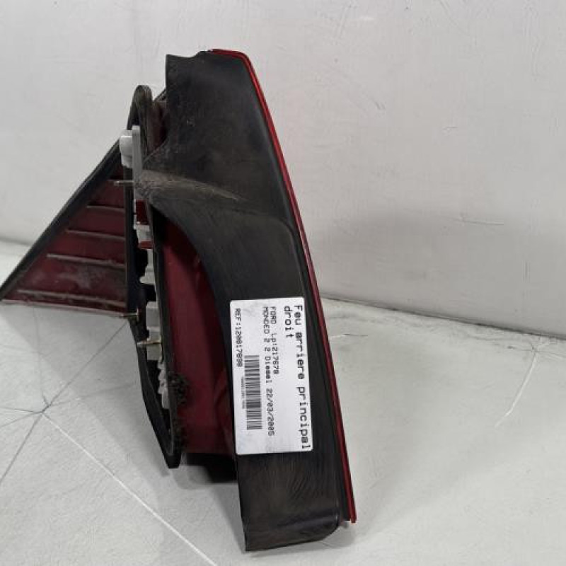 Feu arriere principal droit (feux) FORD MONDEO 2 Photo n°6