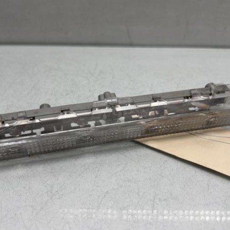 Feu arriere stop central TOYOTA YARIS 2 Photo n°1