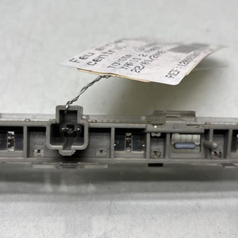 Feu arriere stop central TOYOTA YARIS 2 Photo n°3