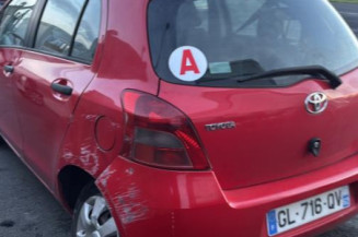 Feu arriere stop central TOYOTA YARIS 2
