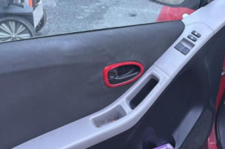 Feu arriere stop central TOYOTA YARIS 2