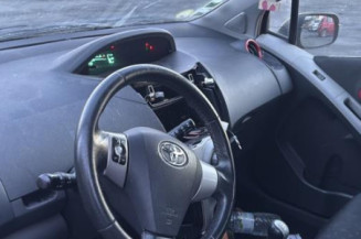 Feu arriere stop central TOYOTA YARIS 2