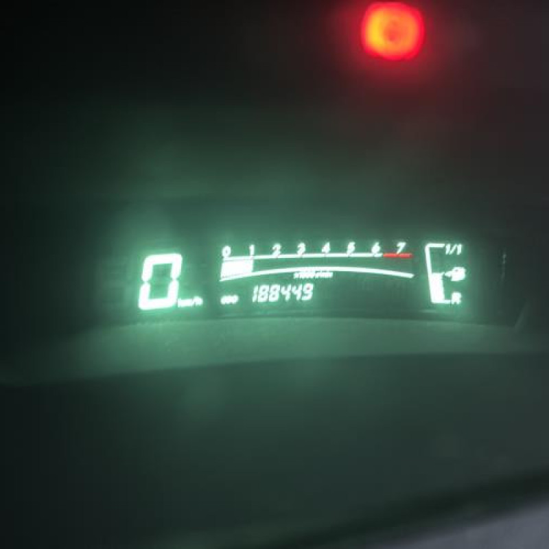 Feu arriere stop central TOYOTA YARIS 2 Photo n°17