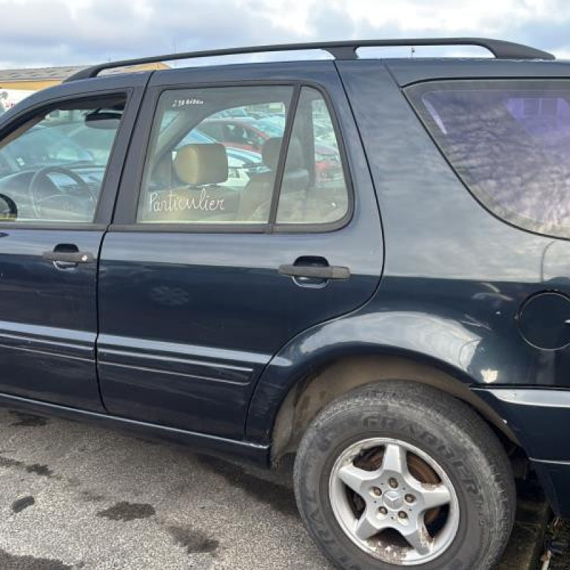 Serrure avant droit MERCEDES CLASSE M 163 Photo n°16