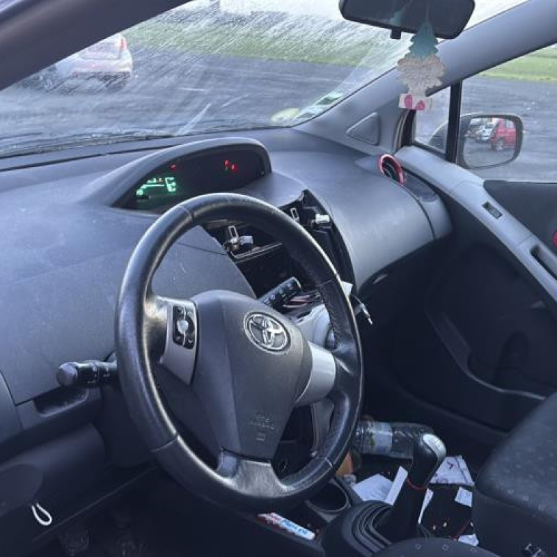 Moteur essuie glace avant TOYOTA YARIS 2 Photo n°18