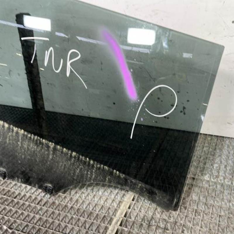 Vitre arriere droit PEUGEOT 5008 2 Photo n°2