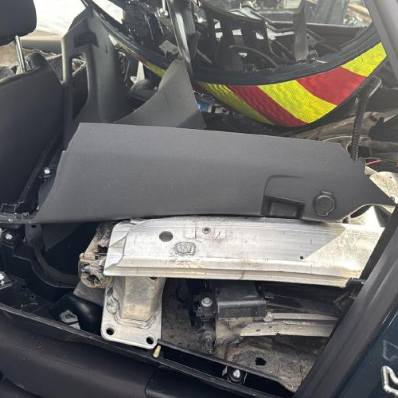 Vitre arriere droit PEUGEOT 5008 2 Photo n°19