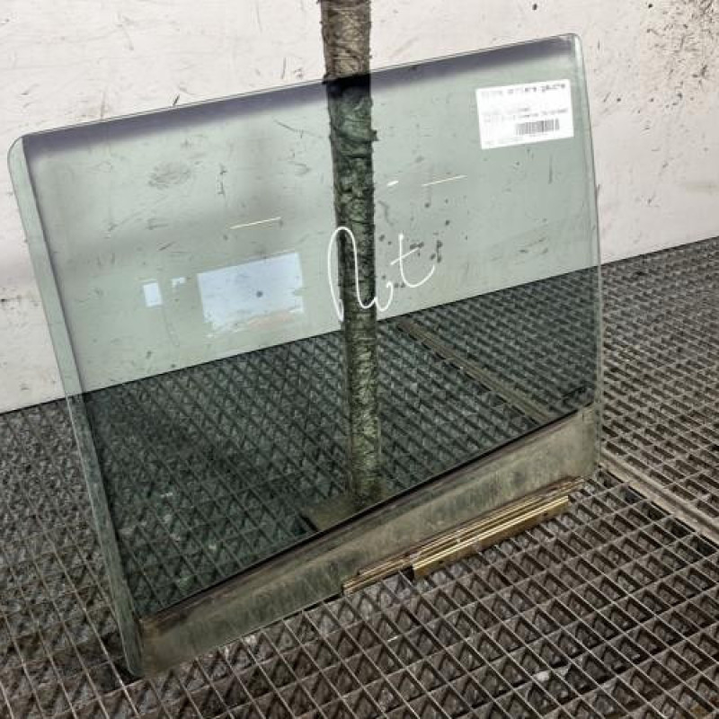 Vitre arriere gauche SUZUKI SWIFT 3 Photo n°2