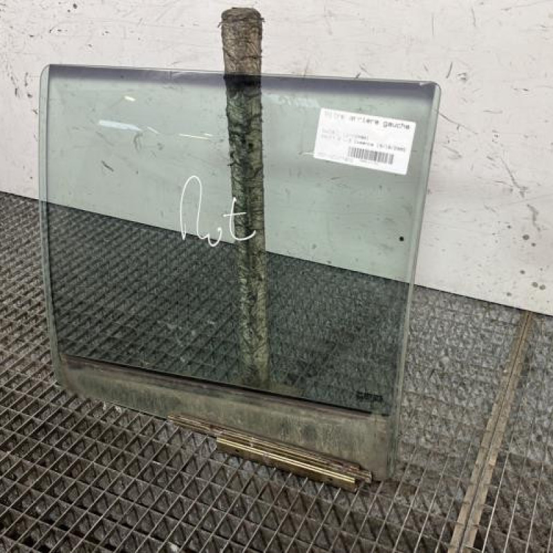 Vitre arriere gauche SUZUKI SWIFT 3 Photo n°3