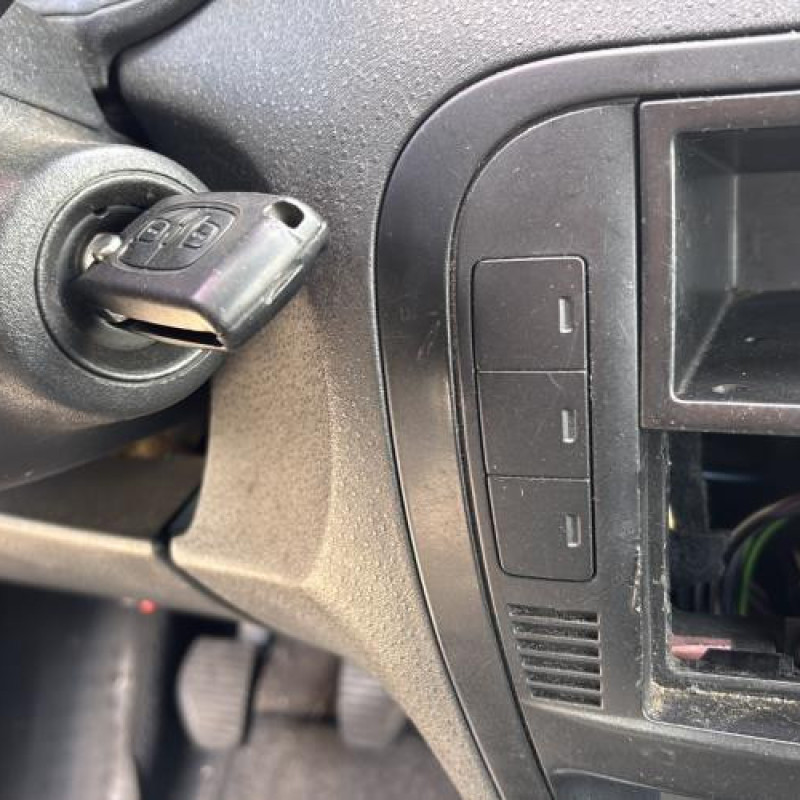 Custode arriere droit CITROEN C2 Photo n°15