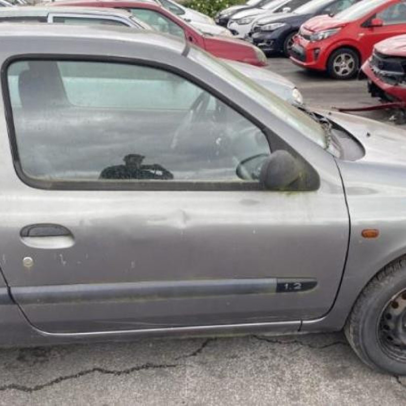 Custode arriere droit RENAULT CLIO 2 Photo n°18