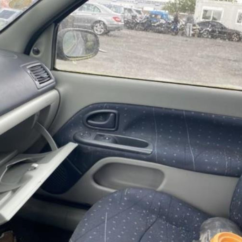 Custode arriere droit RENAULT CLIO 2 Photo n°19