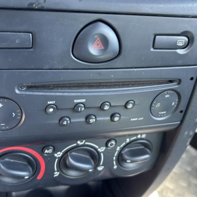 Custode arriere droit RENAULT CLIO 2 Photo n°15