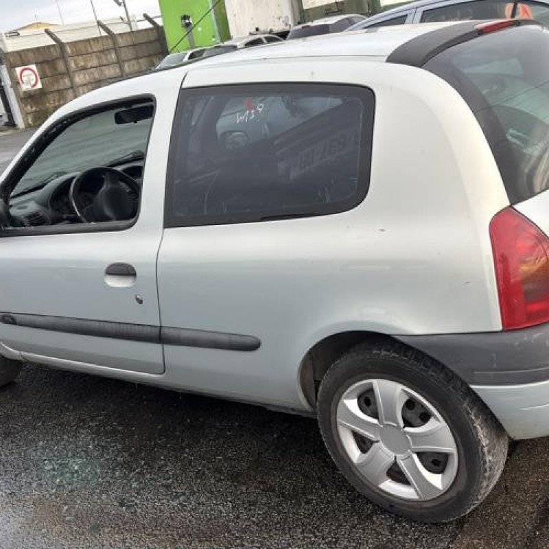 Custode arriere droit RENAULT CLIO 2 Photo n°8