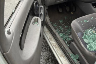 Custode arriere droit RENAULT CLIO 2