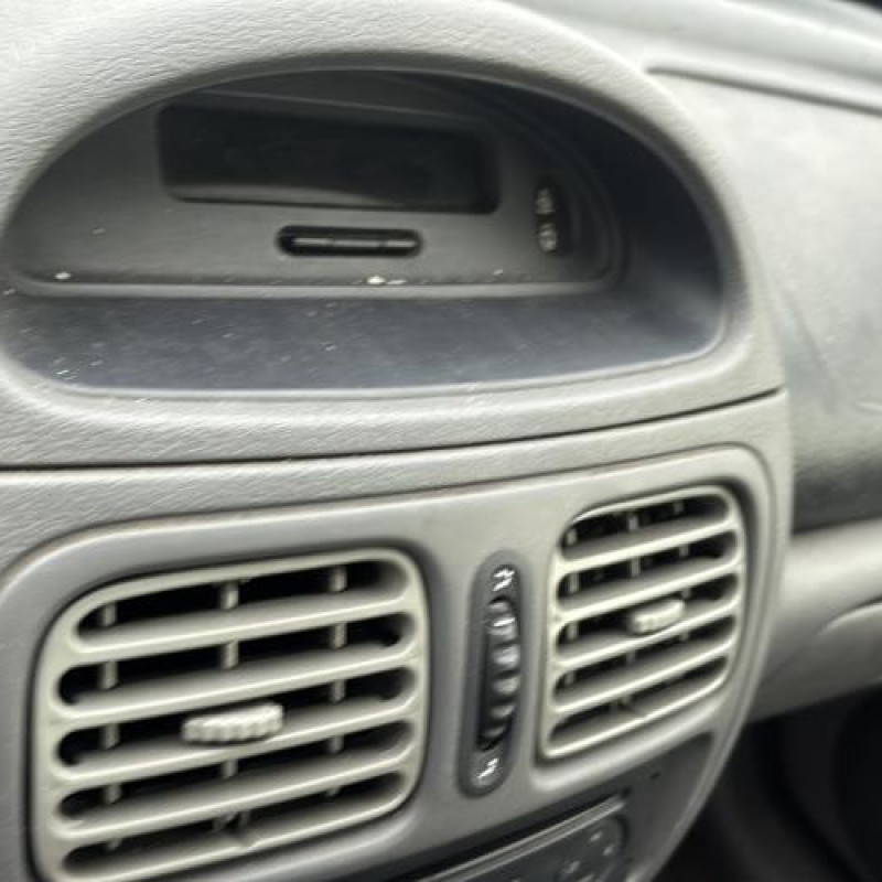 Custode arriere gauche RENAULT CLIO 2 Photo n°18