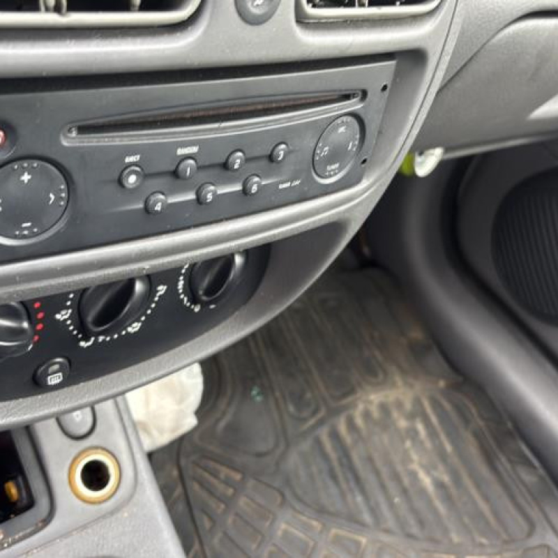 Custode arriere gauche RENAULT CLIO 2 Photo n°19