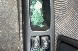 Custode arriere droit RENAULT CLIO 2