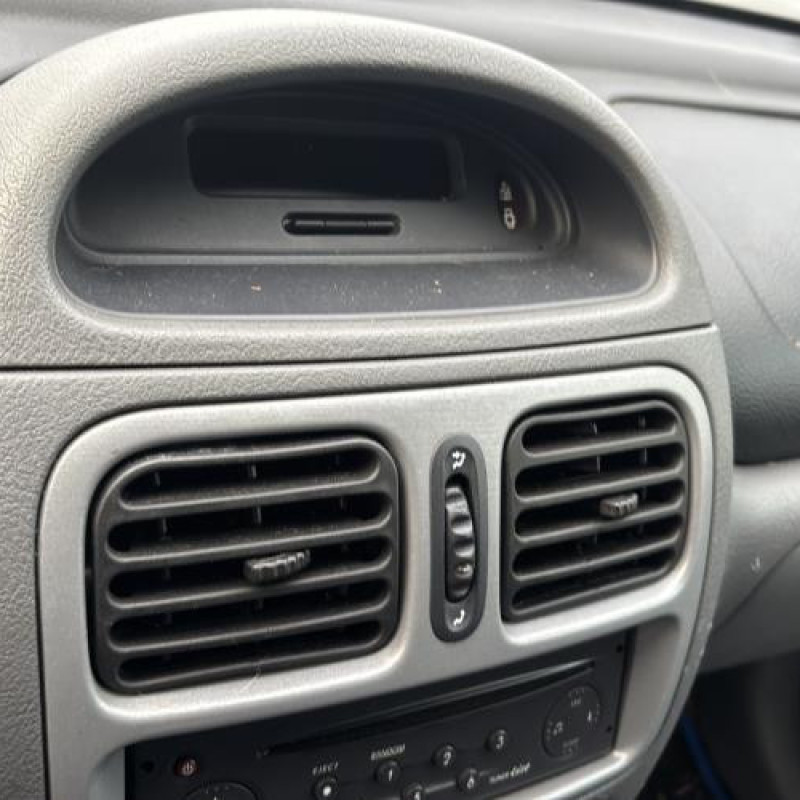 Custode arriere gauche RENAULT CLIO 2 Photo n°18