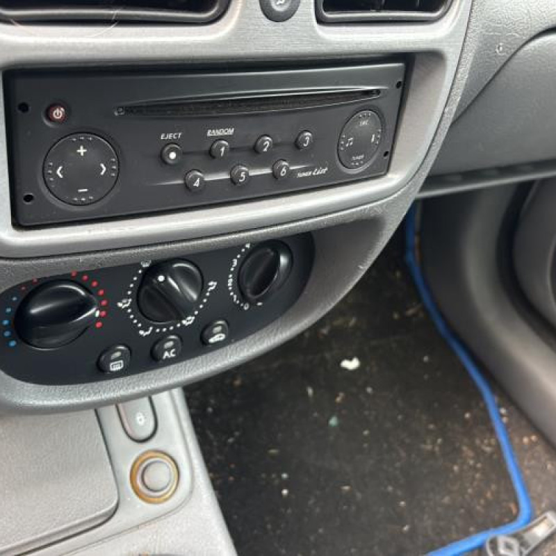 Custode arriere gauche RENAULT CLIO 2 Photo n°19