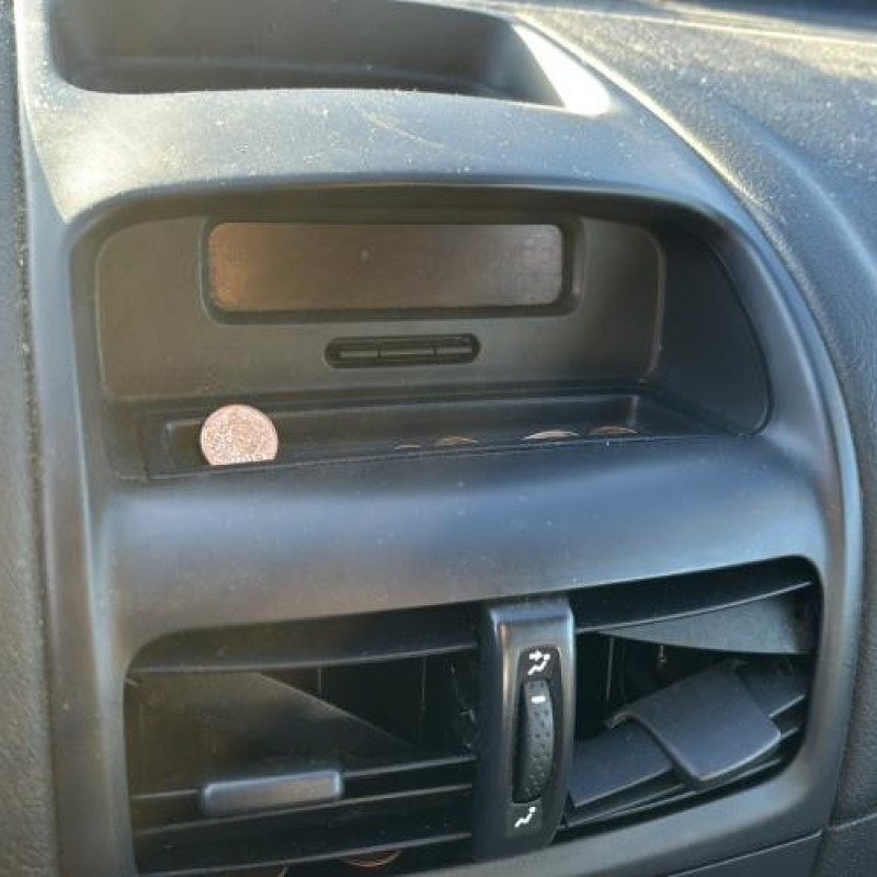 Custode arriere droit RENAULT CLIO 2 Photo n°17