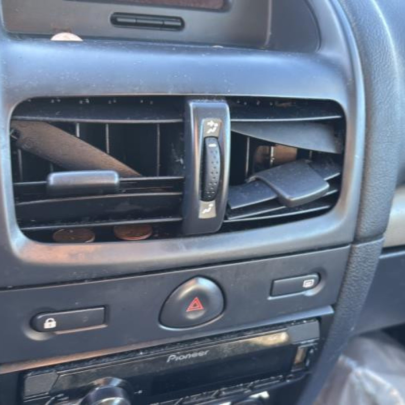 Custode arriere droit RENAULT CLIO 2 Photo n°18