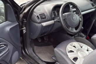 Custode arriere droit RENAULT CLIO 2